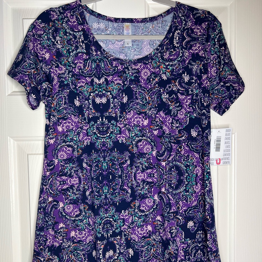 LuLaRoe Size Small Classic T